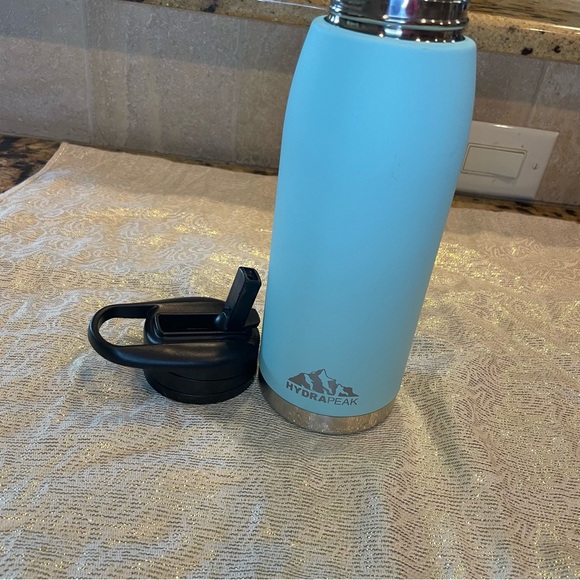 Free! HydraPeak 32oz straw lid water bottle - Picture 10 of 12
